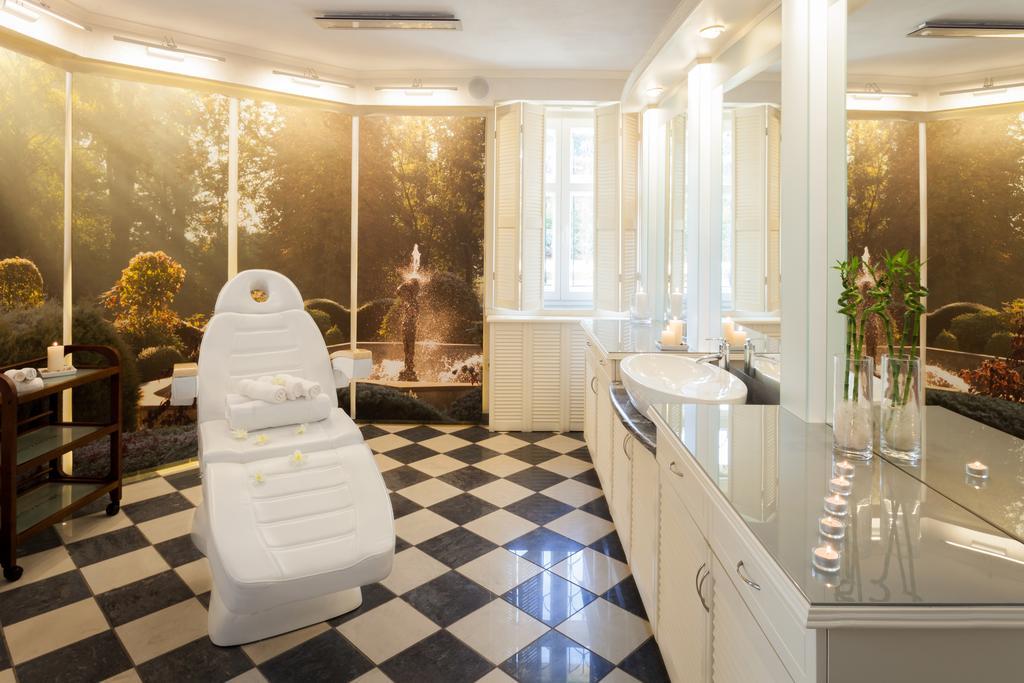 Palac Brzezno & Golf Bed and breakfast 4*