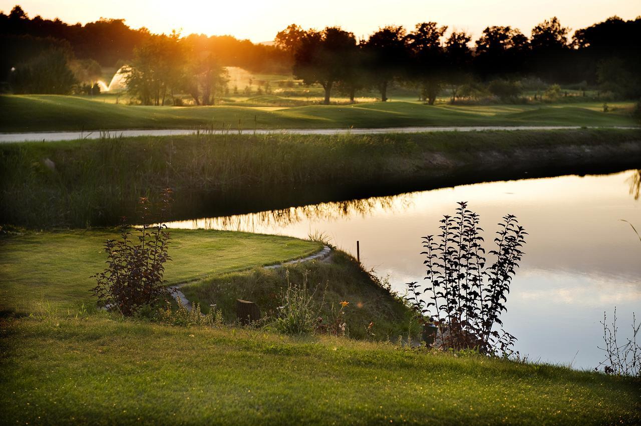 Bed and breakfast Palac Brzezno & Golf