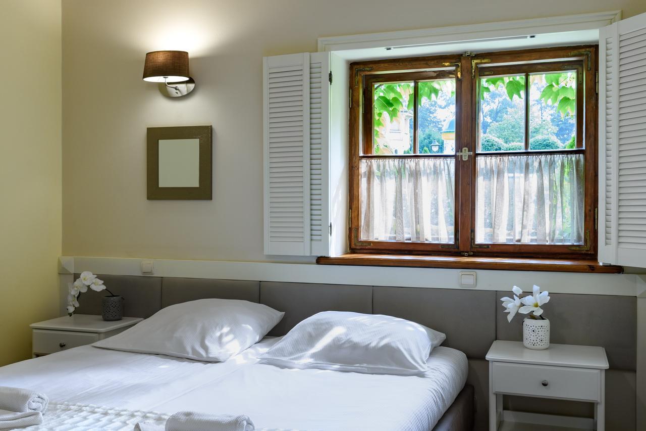 Palac Brzezno & Golf Bed & Breakfast Oborniki Slaskie